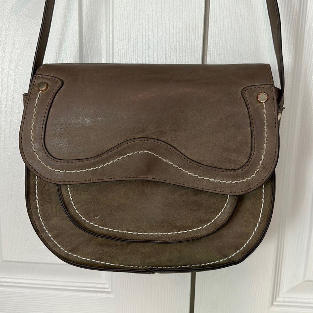 Steven Cross Body Purse. Taupe leather.